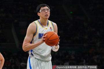 8中5砍18分8板4帽！记者：周琦统治京粤大战 没有花钱的不是